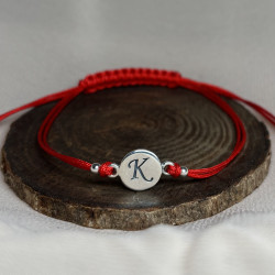 Гривна с червен конец и сребърна буква "К" B-5027